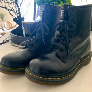 Black 1640 Dr Martens Boots